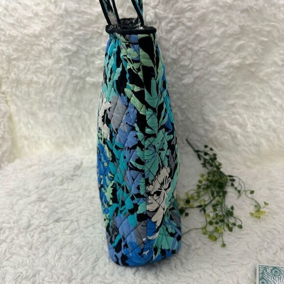 Vera Bradley Quilted Tote Shoulder Bag in CamoFloral pattern Blue Multi Large - Picture 4 of 9